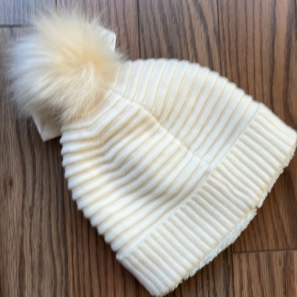 Women’s Teddy-Lined Pom Beanie one size - Picture 4 of 7